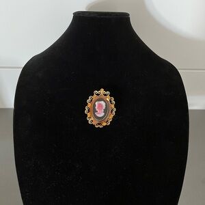 Celebrity NY Cameo Brooch/Hook